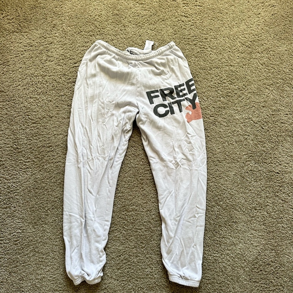 Size medium free city sweats